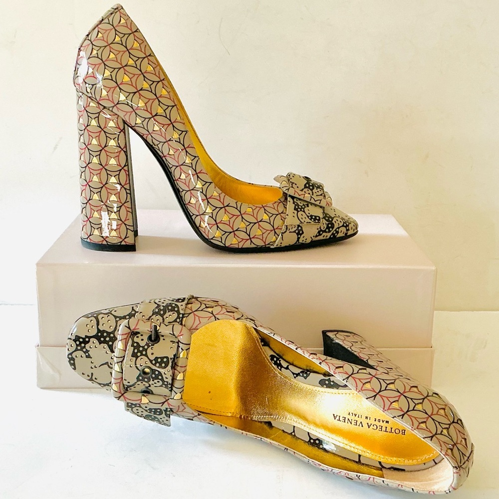 Bottega Veneta Cherbourg gray gold patent leather heels 38